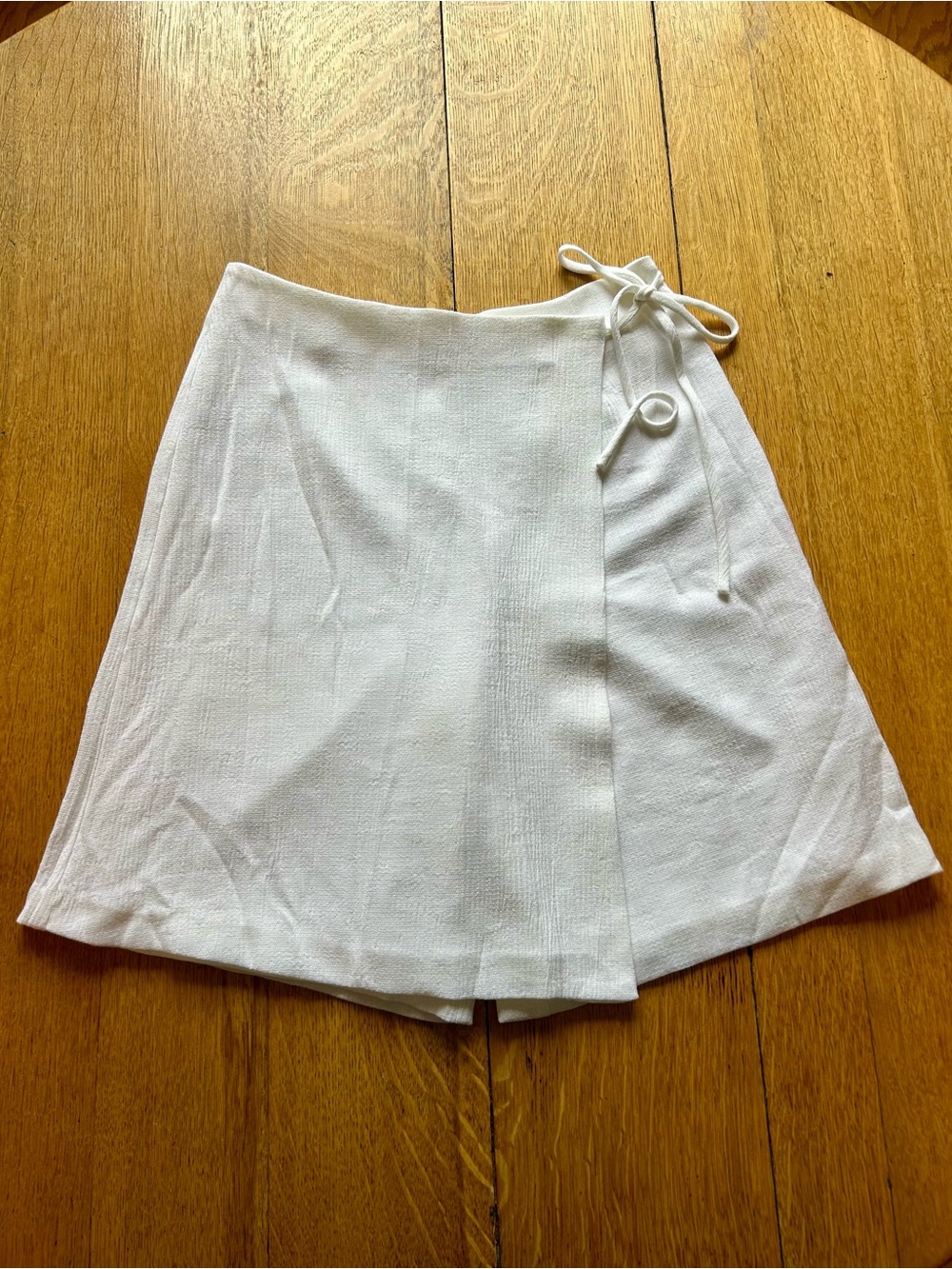 Laura Women’s White Wrap Skort - Size 10 - Made in Canada - Summer Skirt/Shorts